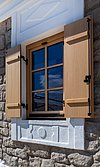 Gaulhofer-Fensterläden sind robuste Schattenspender und unübertroffen stabil im Wetterschutz.